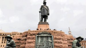 Catch A New Tune From Time To Time, Please Guys!!  –  Paul Kruger Statue In Pretoria Must Go To Make Place For A Statue Of Winnie Mandela – If You Don’t Take It Down, We Will –  EFF